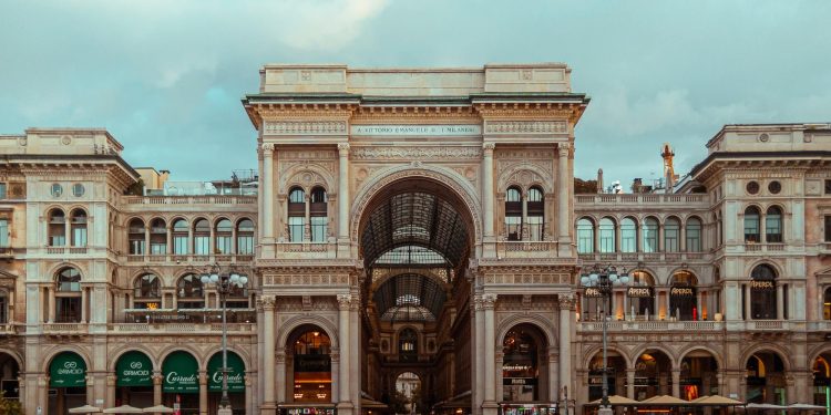 Bottega Veneta subentra a Gucci in Galleria Vittorio Emanuele. Pagherà il doppio del canone