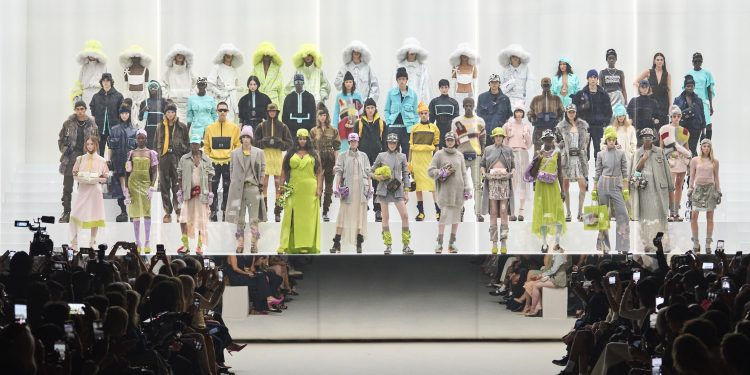 L’inflazione frenerà la moda nel 2023. Il lusso in controtendenza: crescite fino al 10%