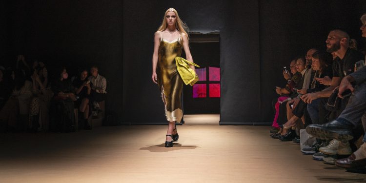 Mediobanca, nel primo semestre 2022 la moda cresce double digit