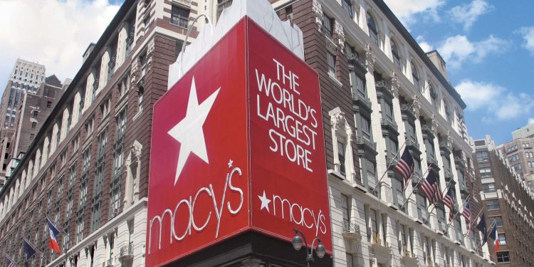 Macy’s converte 35 negozi in hub per l’e-commerce