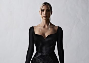 È Balenciaga-gate: Kim Kardashian prende le distanze dal brand