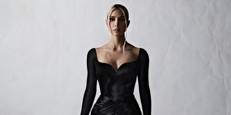 È Balenciaga-gate: Kim Kardashian prende le distanze dal brand