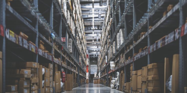 Dark store nuovo standard per il retail. I negozi dismessi ora servono l’e-commerce