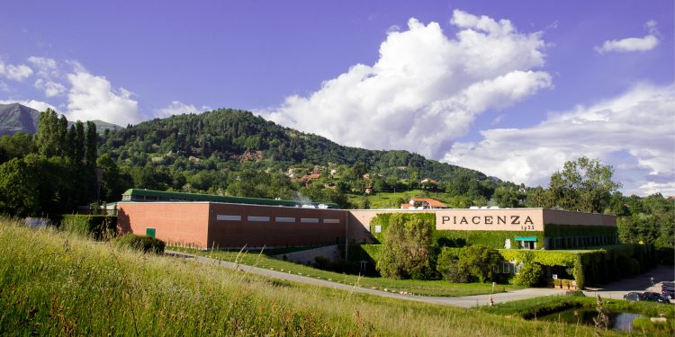 Piacenza 1733 si espande ancora e acquista Arte Tessile