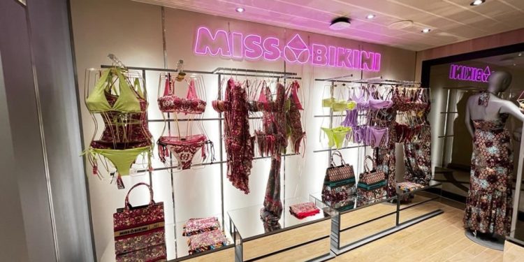 Miss Bikini inaugura punto vendita a Rio de Janeiro