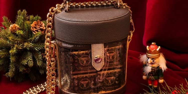 La moda si allea con il mondo del gusto. Arrivano panettoni e bollicine griffati per le feste