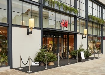 H&M, crollano i profitti nel Q4. Il titolo scivola in Borsa (-5%)
