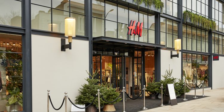 H&M, crollano i profitti nel Q4. Il titolo scivola in Borsa (-5%)