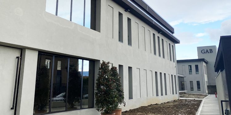 Hind accelera nella pelletteria e inaugura la nuova sede di Gab