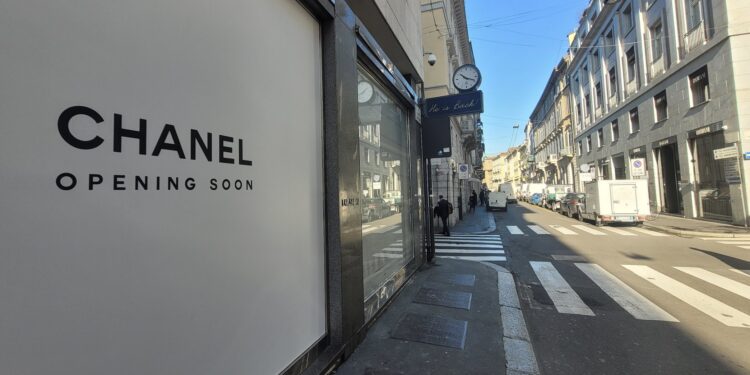 Chanel approda in via Montenapoleone. Maxi store accanto a Gucci