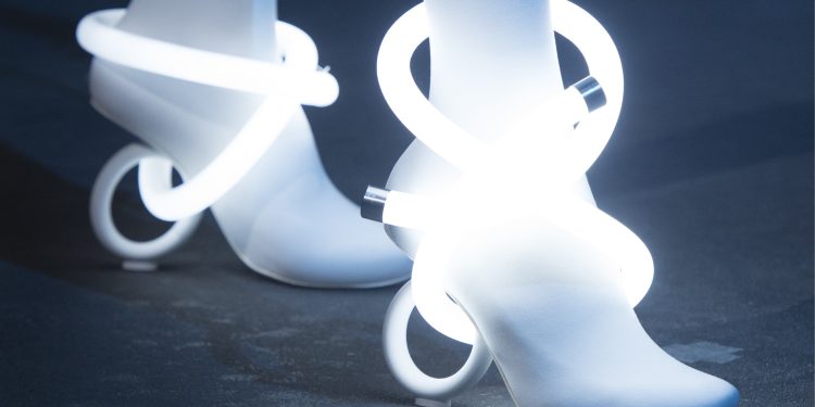 Nicholas Kirkwood chiude il suo marchio di scarpe