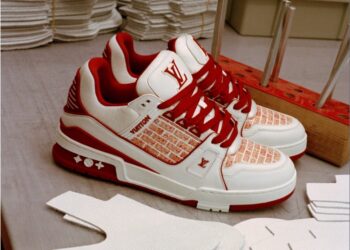 Louis Vuitton svela l’esposizione dedicata alla sneaker Lv Trainer