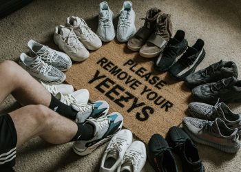 Adidas, l’invenduto di Yeezy rischia di bruciare 1,2 mld di ricavi nel 2023