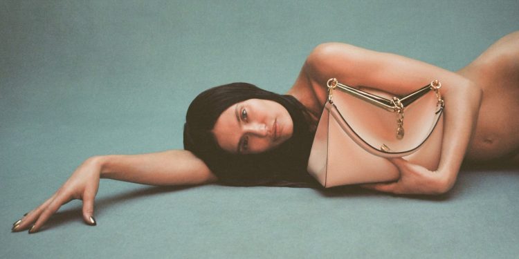 Etro salpa verso la primavera con la nuova borsa ‘Vela’
