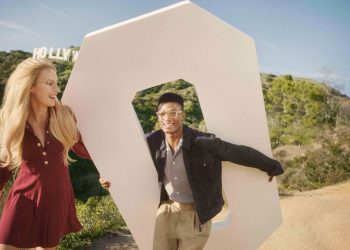 La nuova campagna di Oliver Peoples interpreta il sogno hollywoodiano