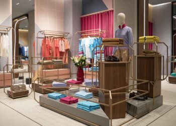 Drumohr inaugura in via Spiga e debutta nell’hospitality