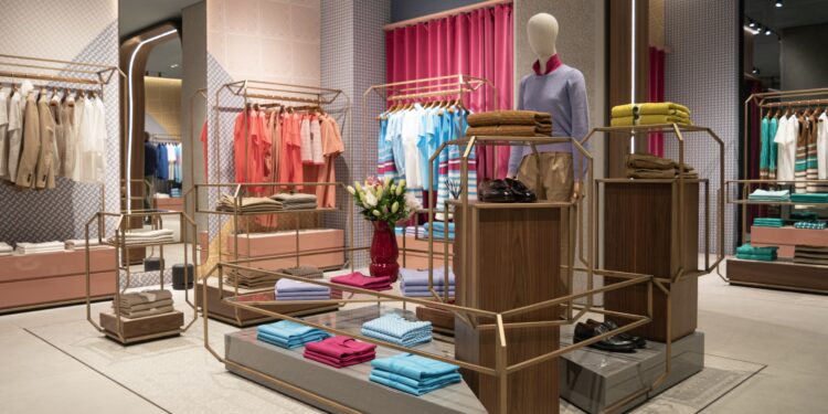 Drumohr inaugura in via Spiga e debutta nell’hospitality