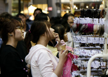 Corea del Sud, spesa per i luxury goods a +24% nel 2022. La moda cavalca la nuova Korean wave