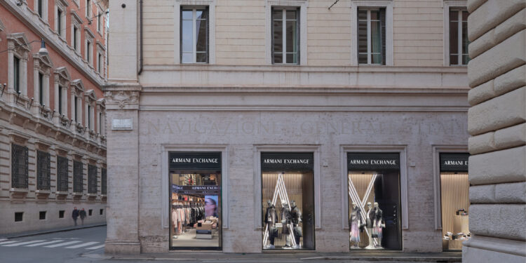 Apre il primo store Armani Exchange su strada a Roma