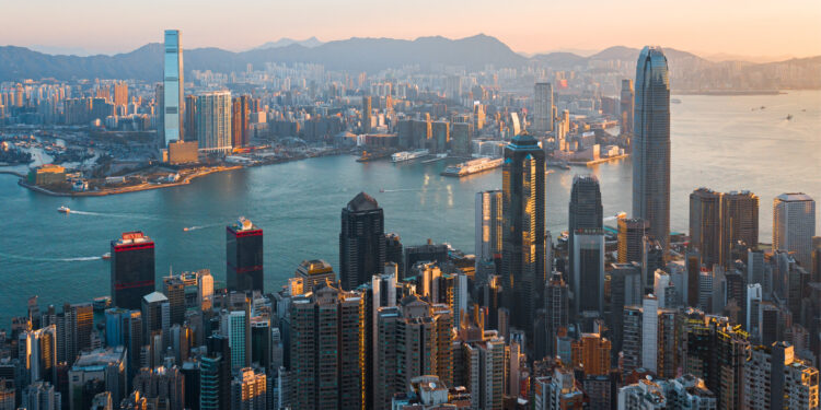 Hong Kong in ripresa: nel 2023 le vendite al dettaglio segneranno +13%