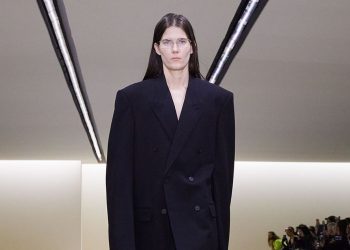 Balenciaga, addio provocazioni. Demna torna a “fare vestiti”