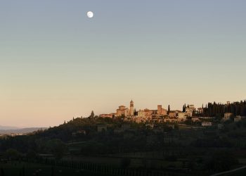 Brunello Cucinelli investe ancora in ‘bellezza’. Ora supporta i suoi fornitori