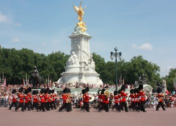 L’incoronazione di Carlo III vale 50 mln £ per il retail nel West End