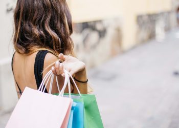 Consumi, moda ancora sotto il pre-pandemia nel Q1 (-3,3%)