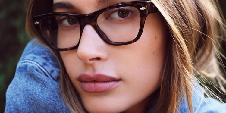 EssilorLuxottica, ricavi a +51% in cinque anni. Premia i dipendenti con 32 milioni