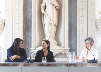 “La moda è politica”. Maria Grazia Chiuri racconta la condivisione reale tra le eccellenze