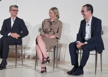 Luxury eyewear in evoluzione. Premiano visual merchandising e spinta digitale
