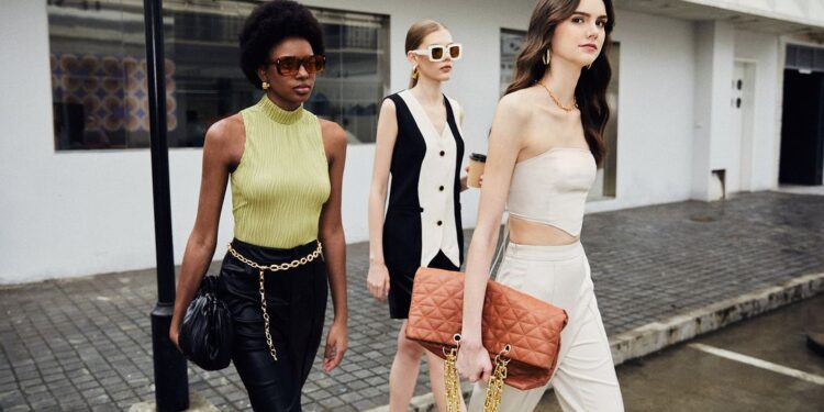 L’ultra fast fashion di Shein programma una sfilata a Parigi?