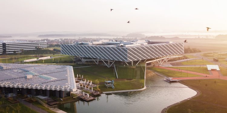 Adidas, nel Q1 ricavi ‘flat’. Il 2023 sarà un “anno accidentato”