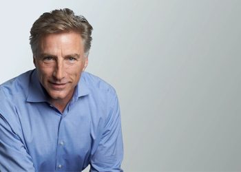 Vf Corp nomina Bracken Darrell nuovo presidente e CEO