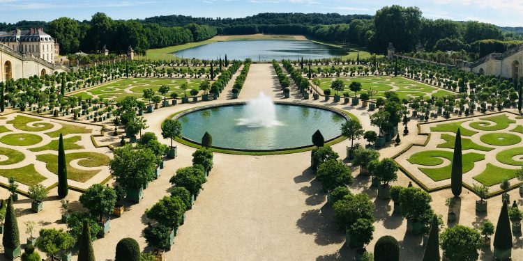 Jacquemus sceglie Versailles per presentare la prossima sfilata
