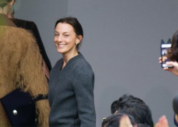 Phoebe Philo riparte dal total look: 150 uscite per il suo nuovo brand