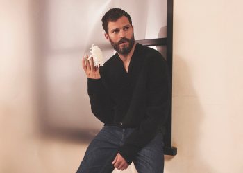 Jamie Dornan è il protagonista della nuova campagna uomo di Loewe