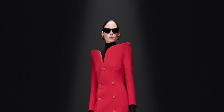 Balenciaga torna alla storica sede parigina di avenue George V