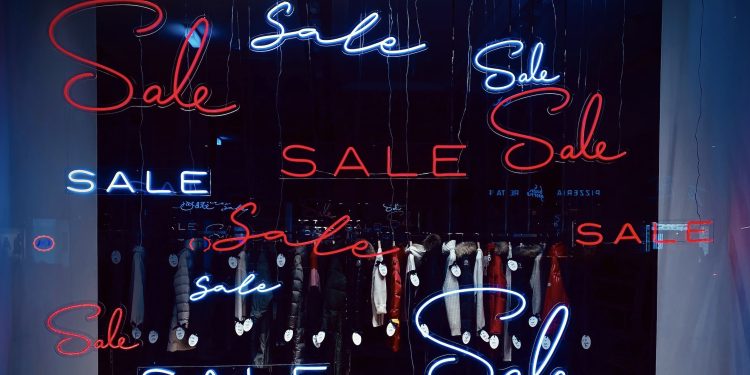 Partono i saldi in tutta Italia: stimati 3,4 mld € di incassi