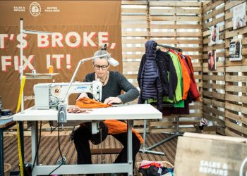 La moda corre ai ripari e investe nella pratica green del ‘rammendo’