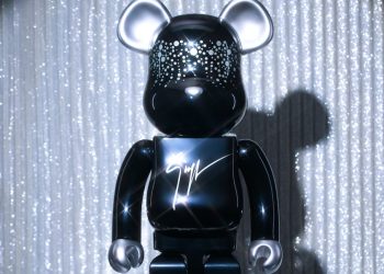 Giuseppe Zanotti veste Bearbrick per l’estate a Macau