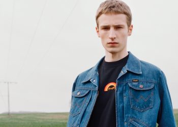 Sandro interpreta l’archivio seventies di Wrangler