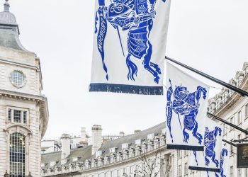 Burberry customizza le strade di Londra con i simboli di Lee