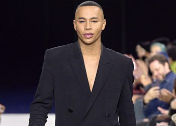 Rubato il camion con i vestiti della sfilata di Balmain