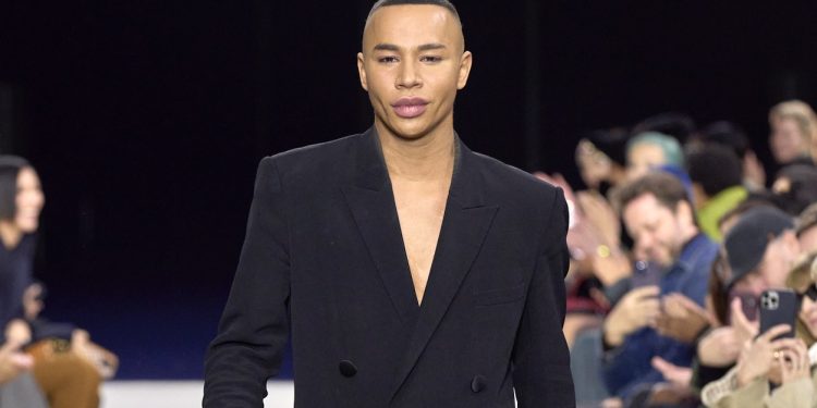 Rubato il camion con i vestiti della sfilata di Balmain