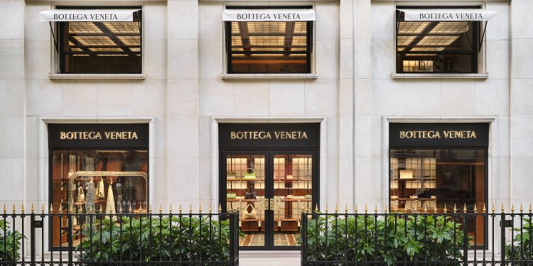 Bottega Veneta riapre il flagship parigino sotto la guida di Blazy