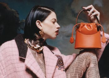 Etro spazia nell’universo per la nuova borsa ‘Saturno’