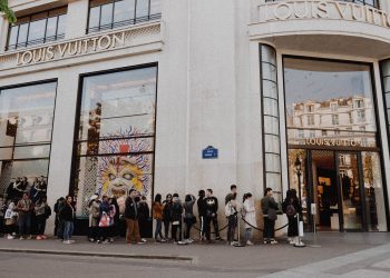Fashion shopping, nel 2022 gli acquisti online sono il 42%