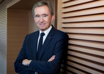 Lvmh, controllo blindato fino al 2052. Poteri illimitati per Arnault fino a 95 anni