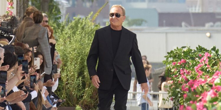 Michael Kors vola a Dubai per il primo show fuori da New York